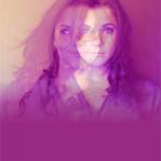 La chanteuse Tiffen pour son album "Suivre le vent"